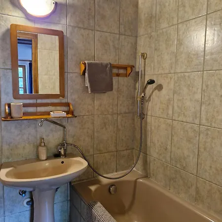 Zora Vendeghaz Apartment *